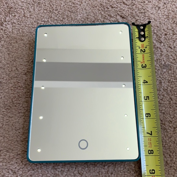 Light up mirror - Picture 1 of 9
